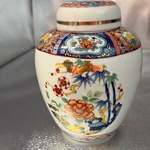 Vintage Imari Ware Porcelain Stunning Ginger Jar